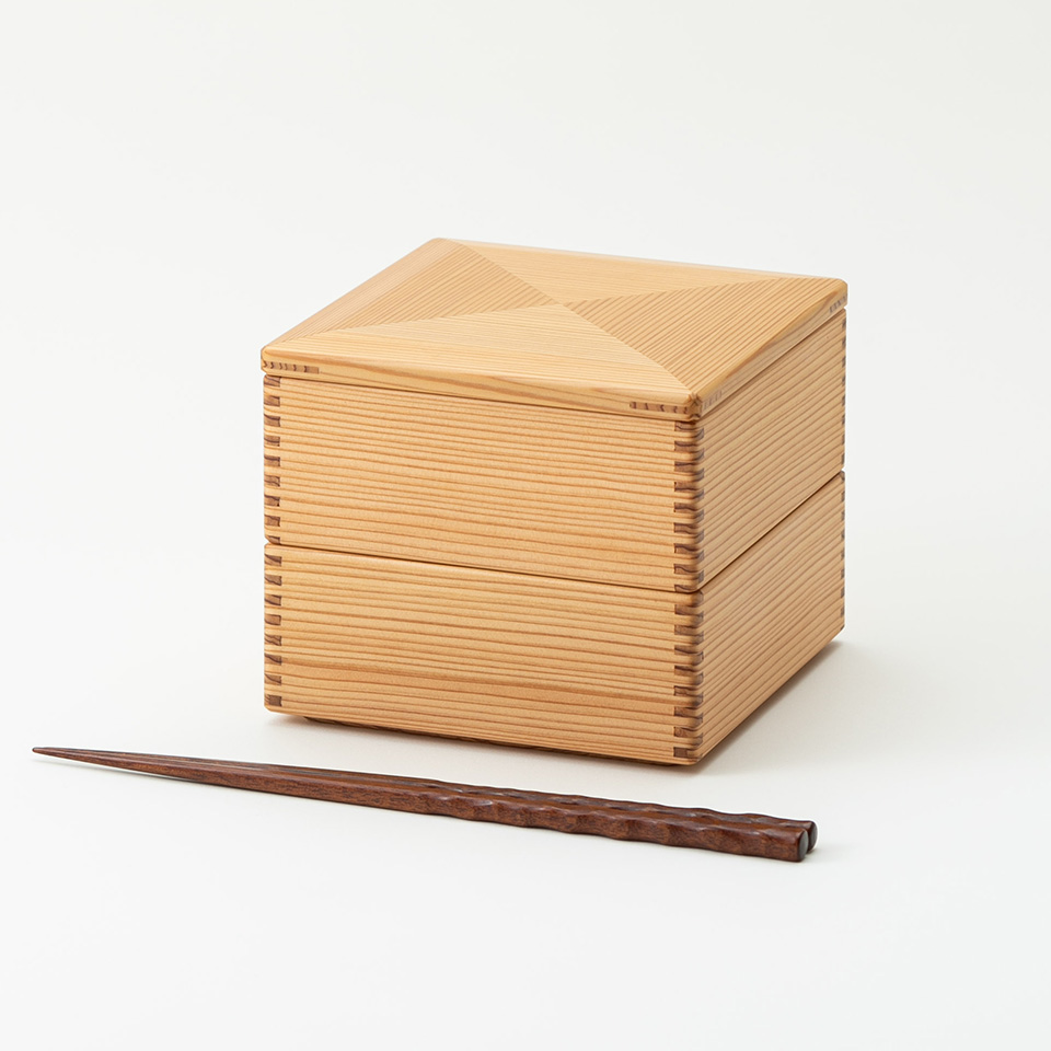黒木クラフト工房・みやざき杉の二段重4寸（13.5×13.5cm）
